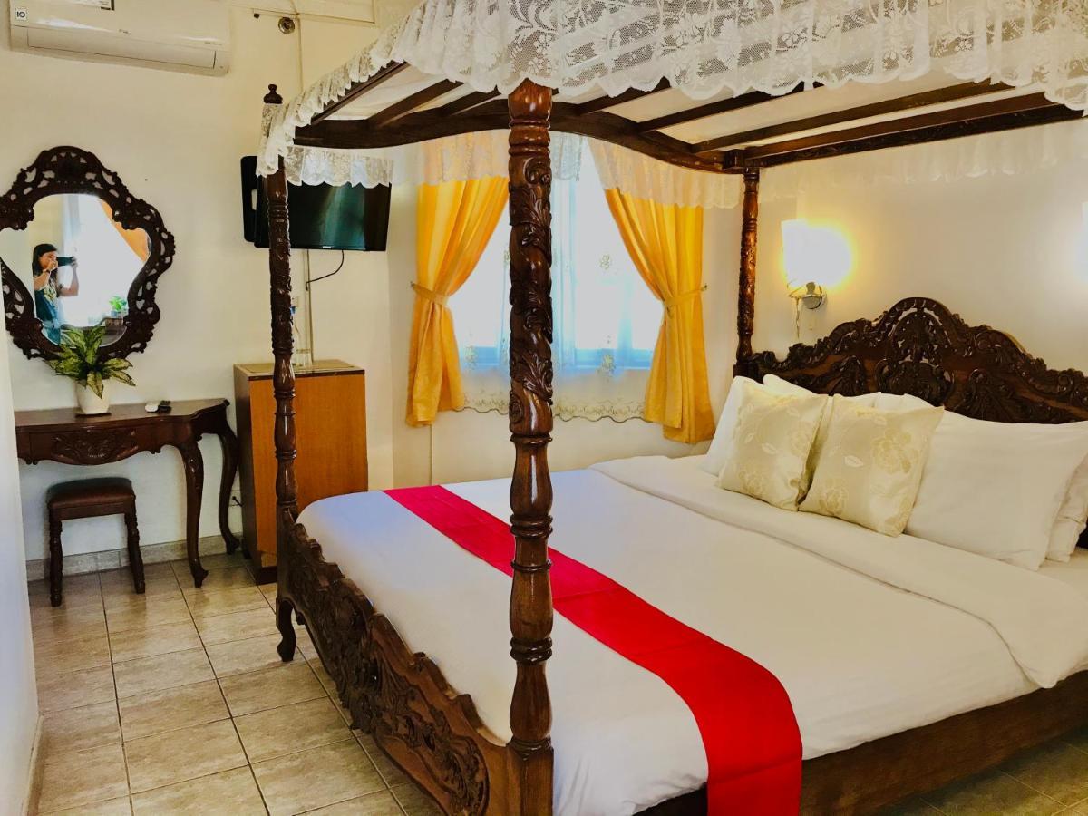 Dolce Vita Hotel Puerto Princesa Ngoại thất bức ảnh